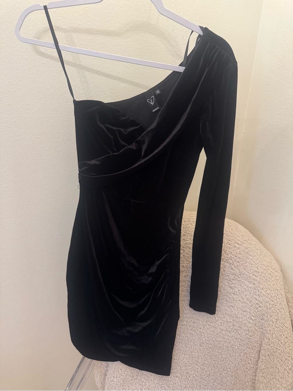Windsor Black One-Shoulder Velvet Mini Dress